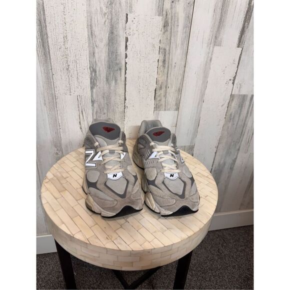 NEW BALANCE LOW TOP SNEAKERS GREY 9060 Gray Used size men’s 10.5 woman’s 12 - Picture 1 of 7